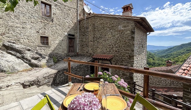1 bedroom nice home in Raggiolo, Ortignano Ra