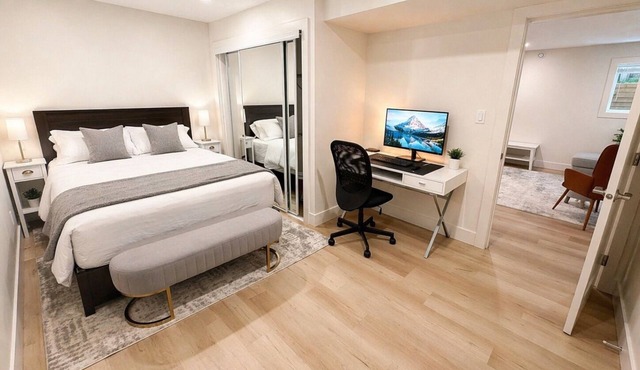 1 BR suite, sleeps 4, private entry, full kitchen, family friendly, beech nearby