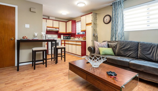 1 - CHIC DESIGNER LOVELY BEAUTIFUL COZY FLAT 1BDR