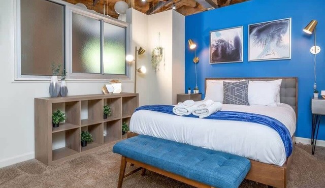 100 Year-Old Historic Brick 2BR Loft |Large Patio2