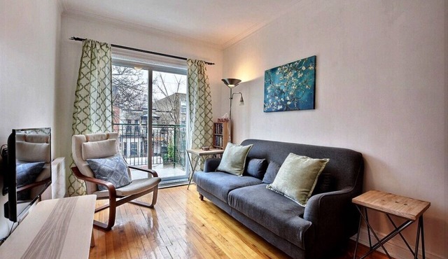 #141 Bright,Comfortable & Renovated APT in Rosemont