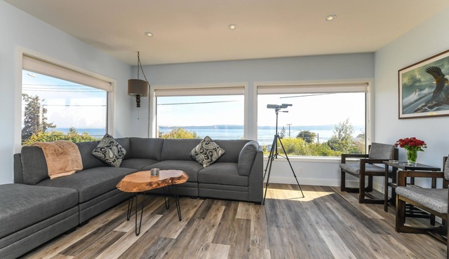 180 Water views + patios!