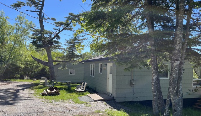 2 BDR cottage on Bras D'or Lakes (420 friendly) (2 of 5)