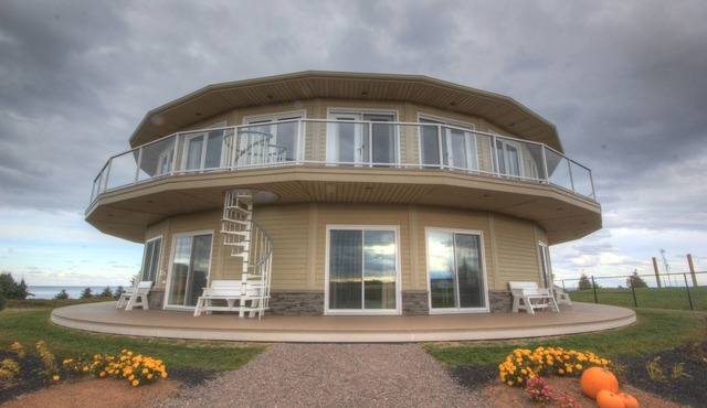 2 BDRM OCEAN/BEACH FRONT ROTATING CONDO!