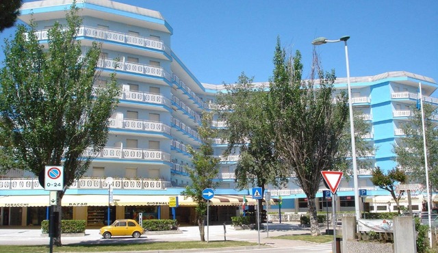 2-Bedroom Apartment near Beach