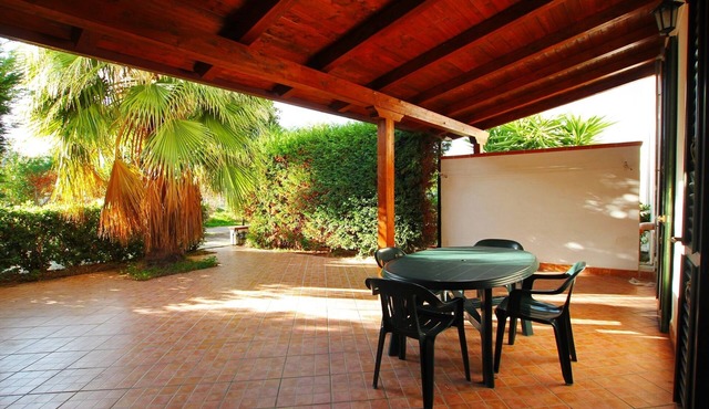 2 Bedrooms Modern Apartments by the SEA, Wi-Fi, A/C, Terrace, Pool available