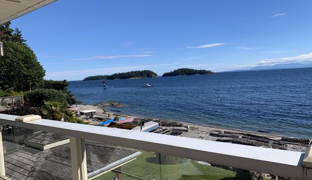2 Bedroom Oceanfront Suite w/Panoramic Views & Walk-On Beach! 5 mins from town!