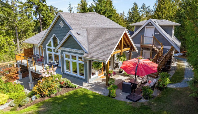 2 Bedroom Suite @ Shawnigan Suite Bed and Breakfast