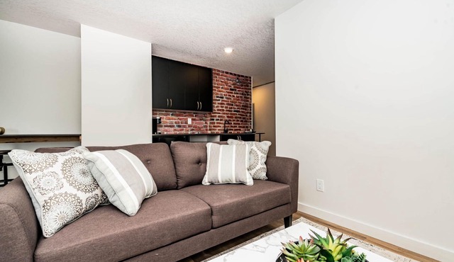 2 Double Private Trendy Executive Urban Loft Suites