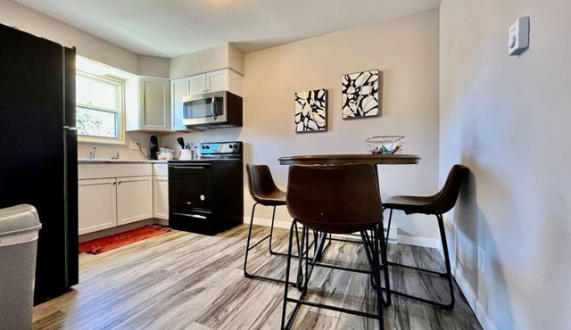 219 Maxwell St - Unit B · A great place to work and stay in Franklin
