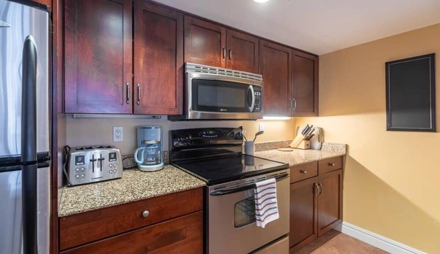 223 Lovely Waterfront Apartment with AC