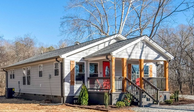 “27 Craftsman” – Remodeled Private Country Retreat Near Downtown Mt. Holly