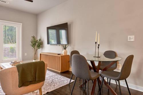 2BD Haven Steps from DT Clayton
