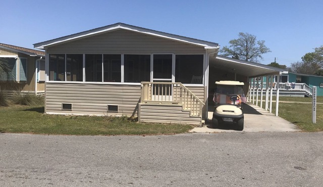 2BR 2BA, FREE GOLF CART, SLEEPS SEVEN, WEEKS OPEN IN MAY, PET FRIENDLY !
