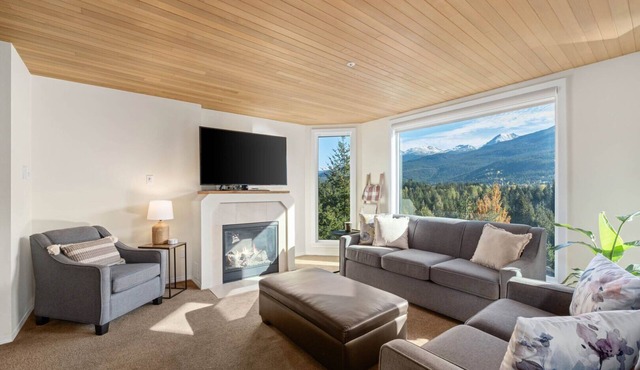 2BR | Ironwood | Stunning Mtn Views | Shared Hot Tub & Pool | Fireplace | Parking