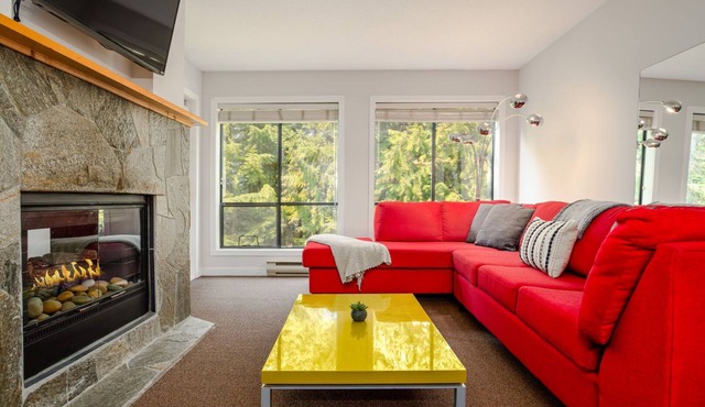 2BR | Powderhorn | Near Blackcomb Ski Area | Double Sided Fireplace | Rooftop Hot Tub | Parking