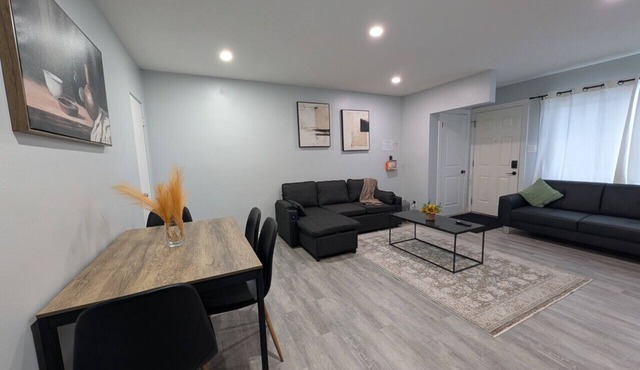 2BR Vacation Rental Close to UofC, SAIT, Hospital, Calgary Airport & Downtown | Sleeps 6 - 4408 – UP