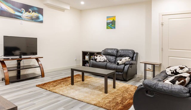3 BdR Suite in Calgary - Enjoy Rockies, Banff, Lake Louise, Dinosaur museum