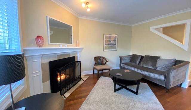 3 bed, 2 bath duplex in Lower Lonsdale, walk to Seabus