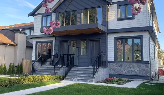 3 bed all with ensuite, free parking, minutes to downtown, airport