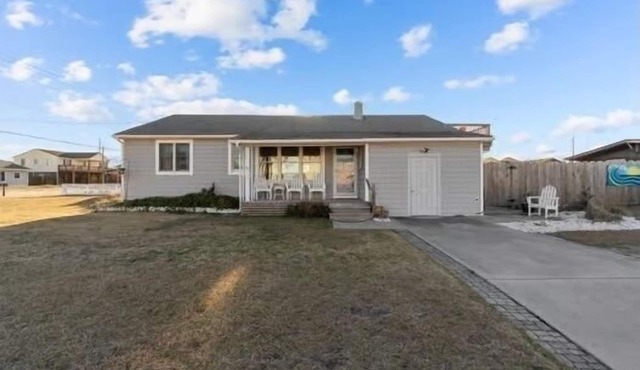 3 Bedroom, 2 full baths. Steps to beach!