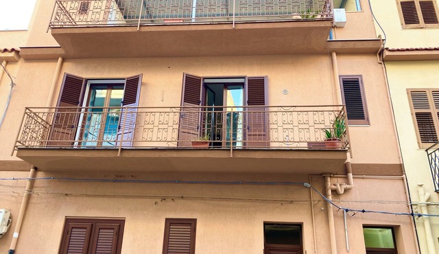 3-bedroom apartment in enjoyable Terrasini with WiFi