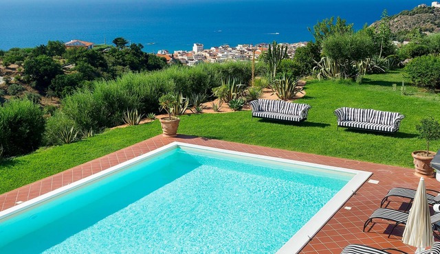 3 bedroom luxury Sicily villa to rent on Tyrrhenian coast