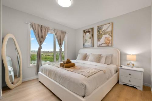 3 Bedroom Luxurious Seton Town Home with Central AC and Lake View