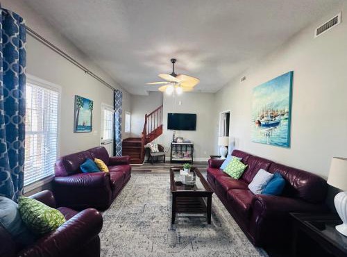 3 bedroom-Pets welcome- Boat slip available for a fee
