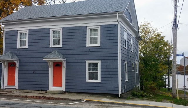 3 Bedroom Steps to Scenic Waterfront