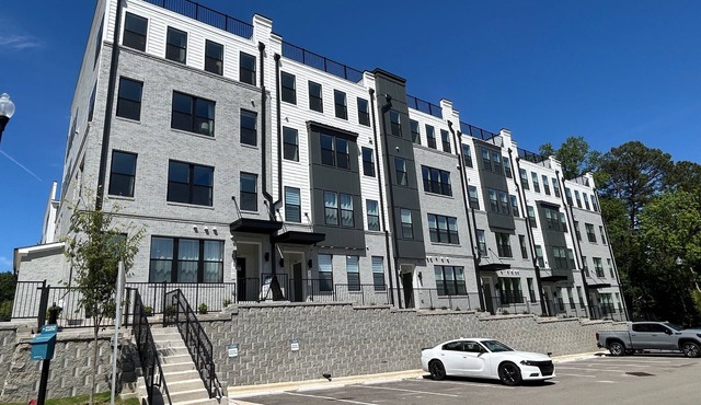 3-bedroom townhome near downtown Wake Forest NC Free Parking & Wi-Fi