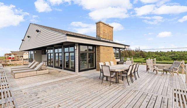 3 bedroom Waterfront Oasis