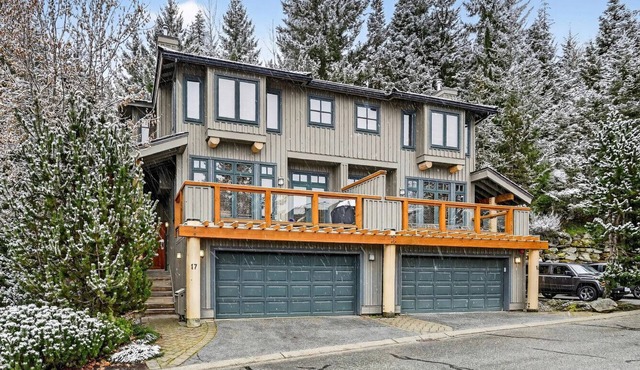 3 BR Ski in/out townhouse with Hot tub