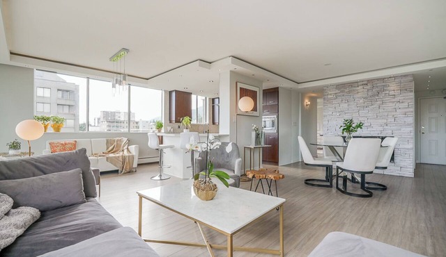 3 minute walk to the beach! NEW LISTING! FIFA Home Base! Luxury Waterfront Condo