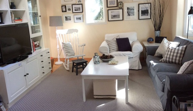 30 plus day rentals welcome. Hot tub, forest setting, steps to lovely little bay
