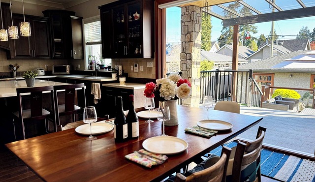 3000sf Luxury home in upscale area | deck + BBQ | 15 minutes to YVR, downtown