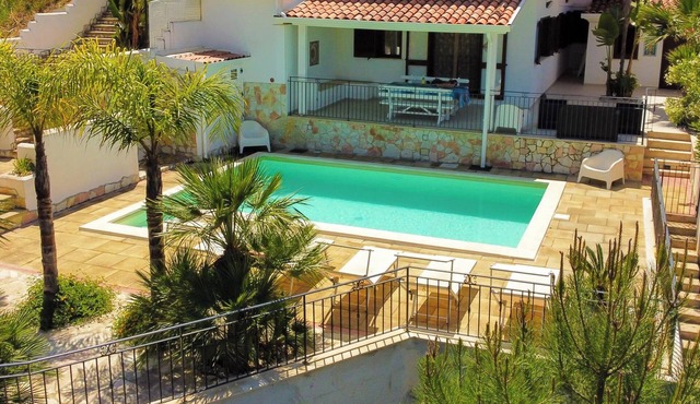 🏡 37 beds less than 200 meters from the sea ⛱️