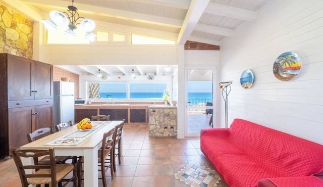🏡 37 Beds Less Than 200 Meters from the Sea ⛱️