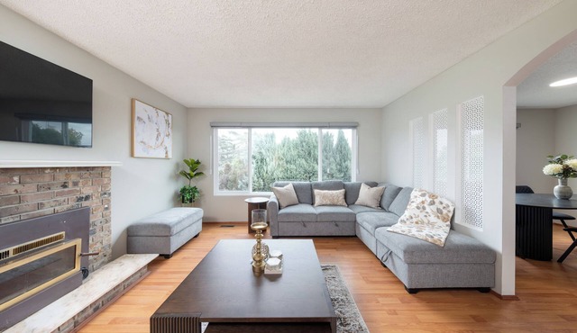 3BR/2BA Home – 30 Mins to YVR, Family-Friendly
