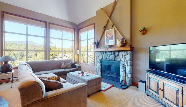 3BR | Blackcomb Greens | Wood Burning Fireplace | Complex Hot Tub | Parking | Mountain Views