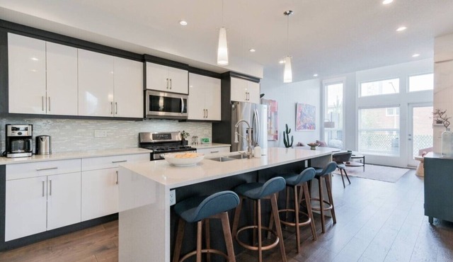 3BR | Garage | DT Views | Central | Lux Townhome