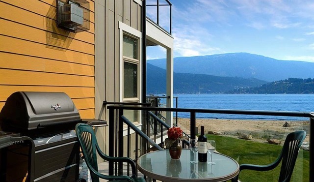 4-Bdrm Waterfront Townhome