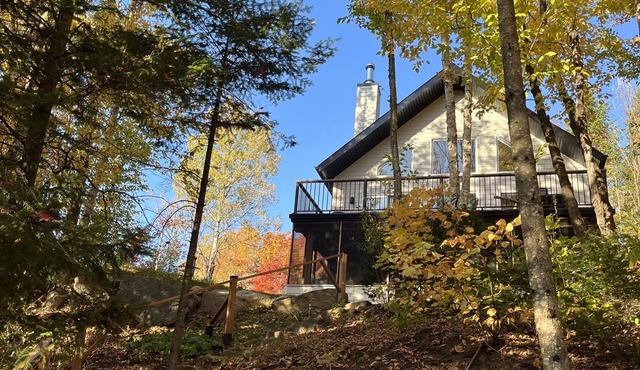 4 bedrooms, 2 bathrooms, 2 livingrooms and offices surrounded by nature!