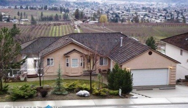 4 Bedroom unit 4 king beds 2 full Baths Laundry Balcony Okanagan Lake City Views