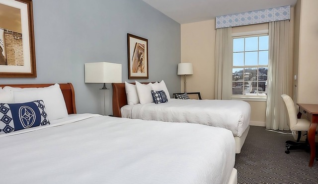 4 Peaceful Accommodation w/Indoor Pool | Right in the Heart of the City