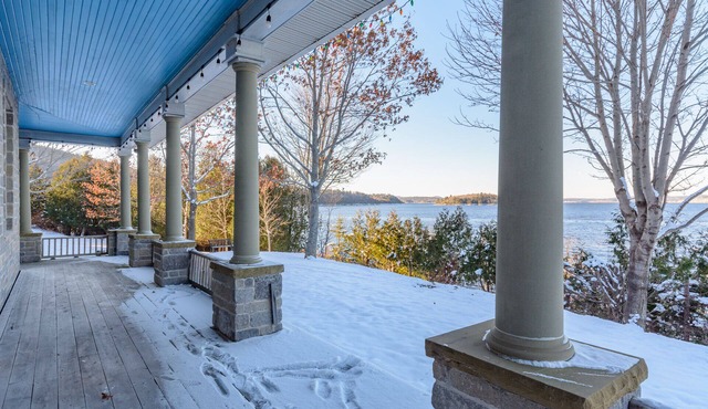 4BD 2.5BA 3 level private house w/ private beach access.