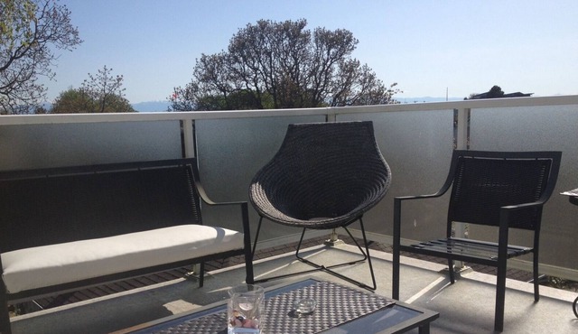 4Bdr Suite Amazing decks, Mtn views and great location