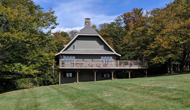 4BR, 3.5 bath. Kid-friendly full home rental with Hot Tub, and an AMAZING view.