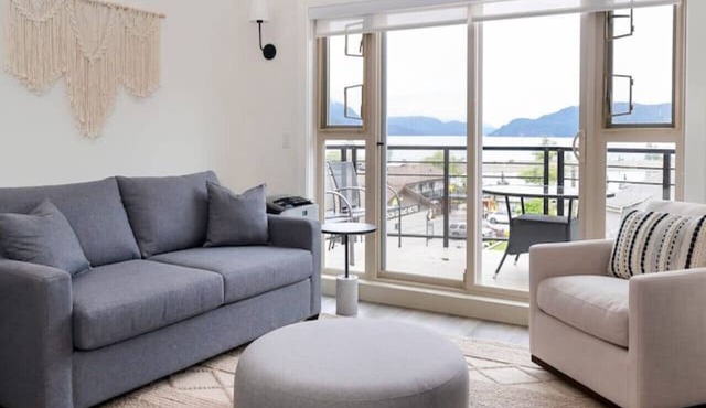 4BR Penthouse w/Rooftop In The Heart Of Harrison