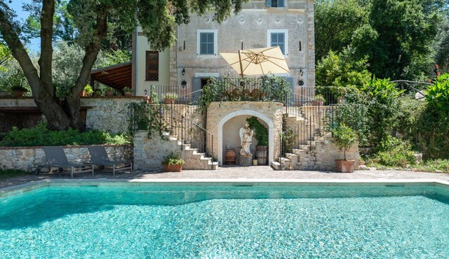 4BR Private Gated Villa with Pool near Rome and Beaches